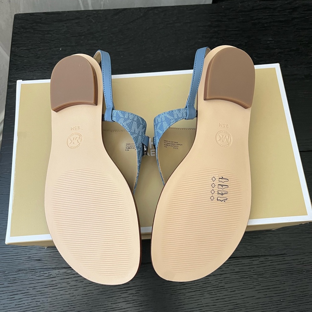 Michael Kors Parker Thong Sandals - Picture 5 of 6